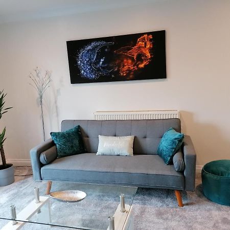 Luxury Modern 2 Bed Apartment, Free Undercroft Parking For 1 Car 사우샘프턴 외부 사진