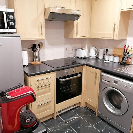 Luxury Modern 2 Bed Apartment, Free Undercroft Parking For 1 Car 사우샘프턴 외부 사진