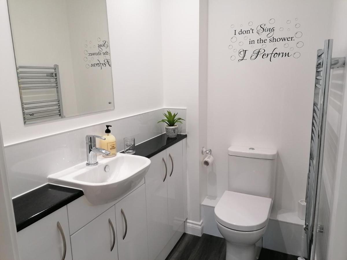 Luxury Modern 2 Bed Apartment, Free Undercroft Parking For 1 Car 사우샘프턴 외부 사진